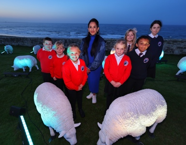 3. Deepa Mann Kler With Children From Seahouses Primary School Who Will Adopt A Sheep For The Art Trail