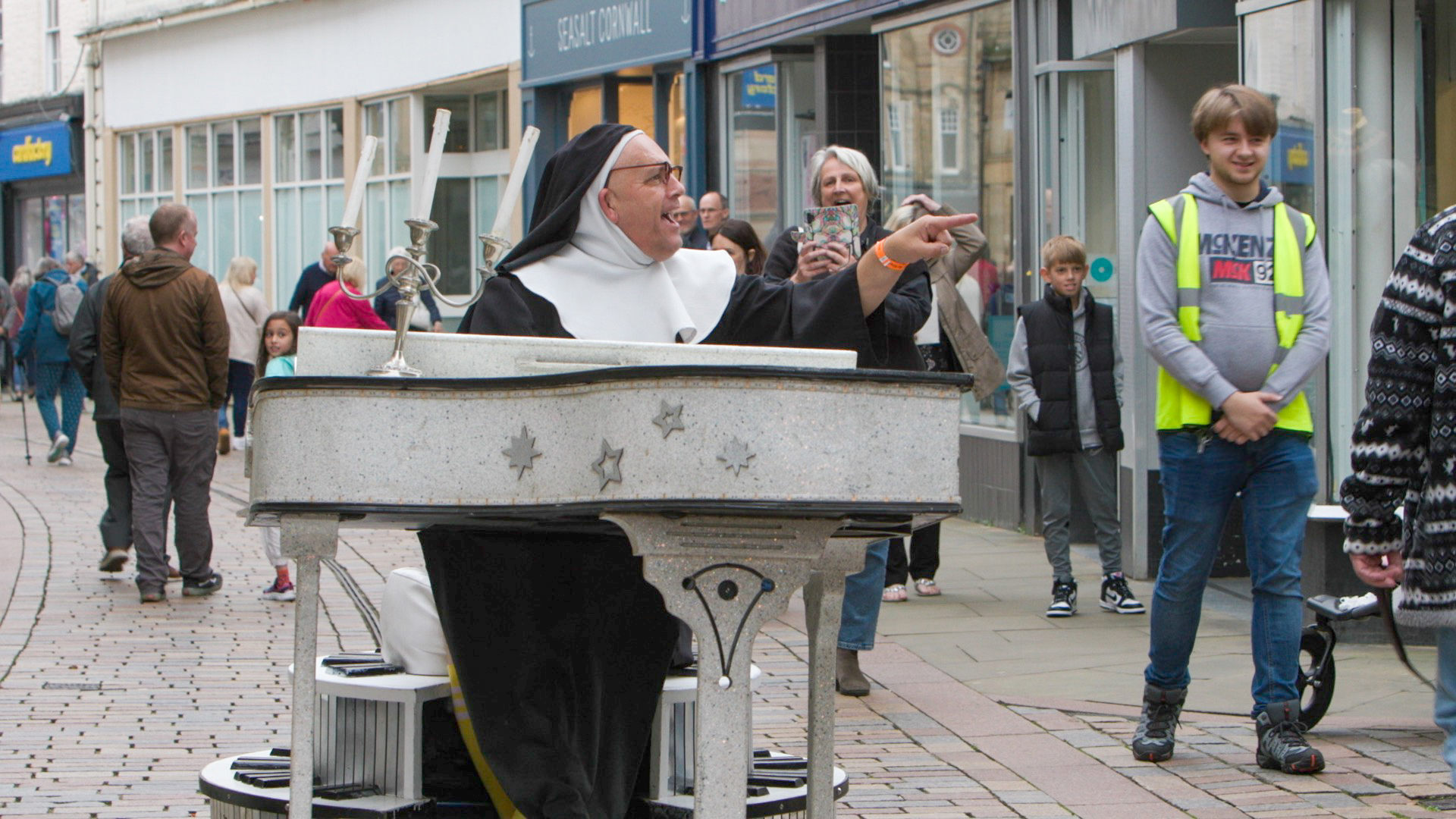Passersby Enjoyed Street Performances As Part Of Find Festival 2023 Credit Sound Ideas Media